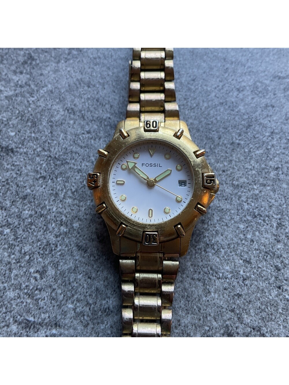 Fossil Womens Diver Style Watch AM2497 Gold Tone Case And Band White Dial B-N